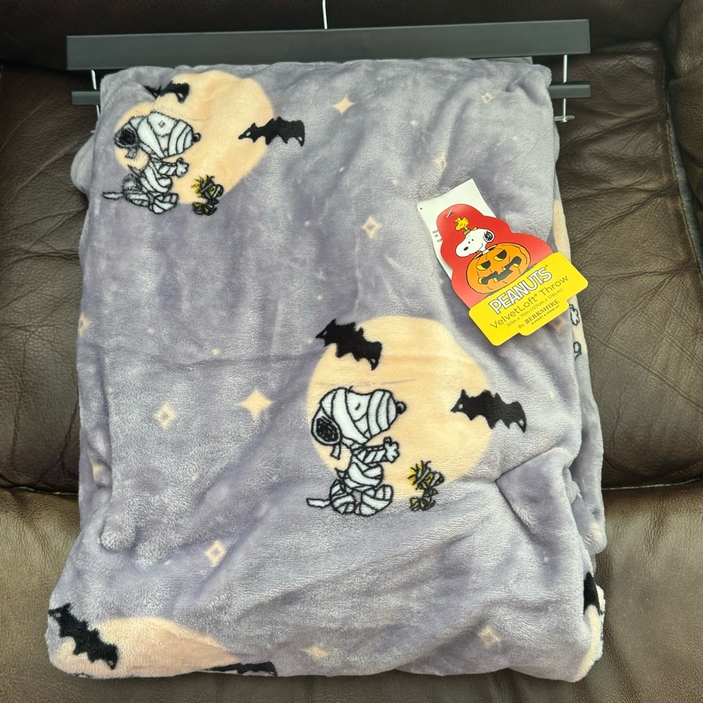 Peanuts Snoopy & Woodstock Mummies 50” x 70” Plush Halloween Throw Blanket